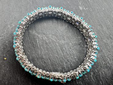 Preview: Luxuriöses Armband aus 750er Weißgold mit Brillanten, Saphiren und Cabochons im floralen Tennisstil, ca. 18cm Länge, ca. 1cm Breite, ca. 34g, (40)