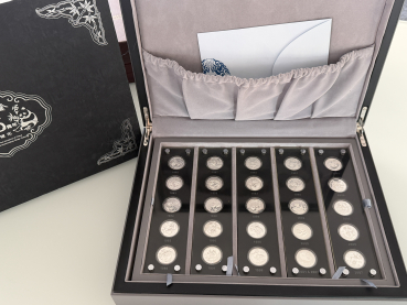 China Volksrepublik  25 x 3 Yuan (1/4 Oz Silber) Set China Jubiläumsset 2007 zum 25. jährigen Geburtstag der Gold Panda Münzen Polierte Platte mit PrestigeBox