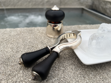 Preview: Christofle Caviar Werkzeugset, Ouvre-Caviar, Kaviarschlüssel und Kaviardeckelheber, Kaviar Accessoires Set mit originaler Präsentationsbox (7)