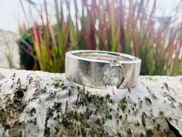 Preview: Massiver 925 Sterlingsilber Damenring mit Stein (Zirkonia), matt, 10,15g, Ringgröße 59, (15)