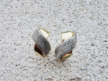 Preview: Elegante 14 Karat Gelbgold und Weißgold Ohrringe mit matter diamantierter Oberfläche, 6,40g (21)