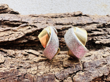 Elegante 14 Karat Gelbgold und Weißgold Ohrringe mit matter diamantierter Oberfläche, 6,40g (21)