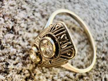 Exklusiver Art - Deko - Diamantring in 585er Weißgold mit zwei Brillanten ca. 0.25 ct, Ringgröße 55 (26)