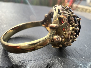 Vintage - Cocktailring mit Rubinroten Granat im floralenstil in Krappenfassung, 333 Gelbgold, Ringgröße 65, ca. 6,95g (29)