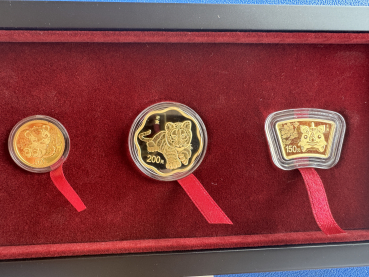 Preview: China Goldset Lunar Jahr des Tiger 2022 3 Coin Set in Prestige Box