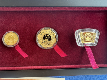 Preview: China Goldset Lunar Jahr des Tiger 2022 3 Coin Set in Prestige Box
