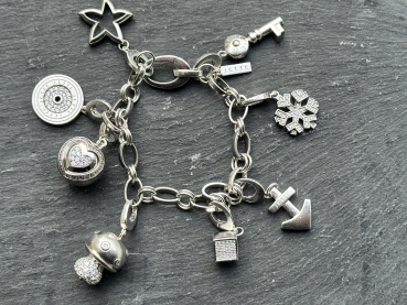 Preview: Jette Joop Original Charmarmband mit 6 verschiedenen Charmanhänger aus 925 Silber punziert, Vintage Bettelarmband, ca. 69,93g Feinsilber,  Länge ca. 20cm, Breite ca. 7mm (Kette) (34)