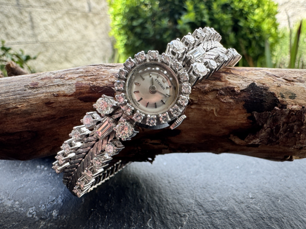 Luxeriöse Original Eterna Damenuhr 40 Brillanten in Art Deco Stil, ca. 26.10g, ca. 17cm Länge mit Verschluss in 750er Weißgold (10)