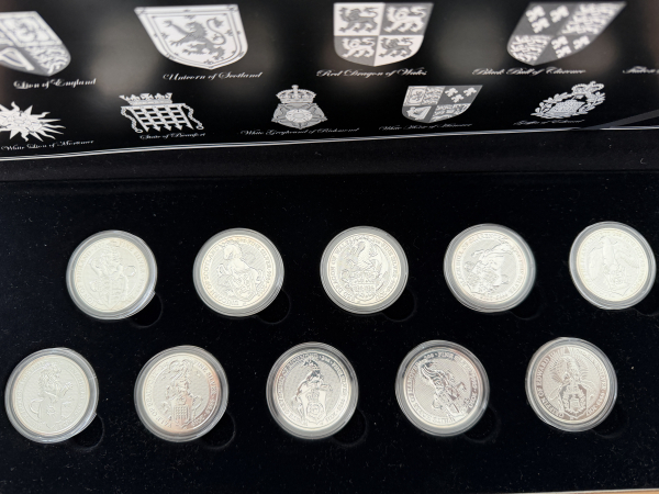 Großbritannien 10 x 2 Oz Queens of Beasts Feinsilber in Prestige Box inkl. Zertfikat