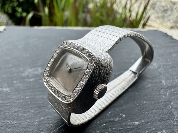 Elegante Sarcar Genéve Vintage Damenarmbanduhr, 750er Weißgold, 28 Diamanten, ca.43,50g, ca.17cm Länge mit Verschluss (31)