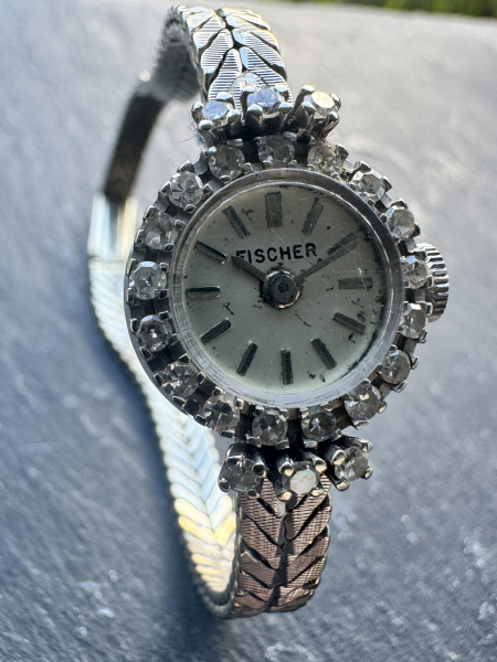Vintage Damenarmbanduhr von Fischer in 750er Weißgold mit 23 Diamanten, ca.22,80g, ca. 19cm Länge mit Verschluss (38)