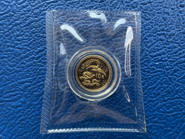 China 10 Yuan 1990 Drache und Phoenix orig. eingeschweißt 1 Gramm Feingold inkl. Zertfikat