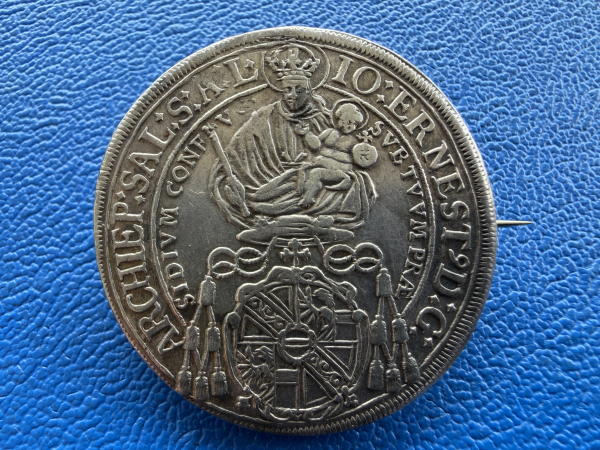 Salzburg Erzbistum Taler 1696 Johann Ernst von Thun und Hohenstein 1687-1709 als Brosche attraktives Exemplar