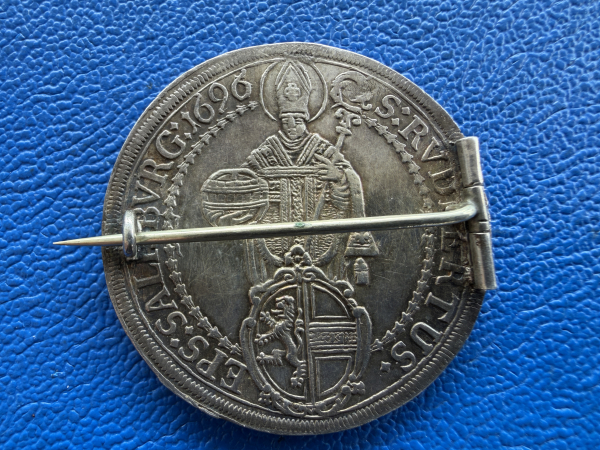 Salzburg Erzbistum Taler 1696 Johann Ernst von Thun und Hohenstein 1687-1709 als Brosche attraktives Exemplar