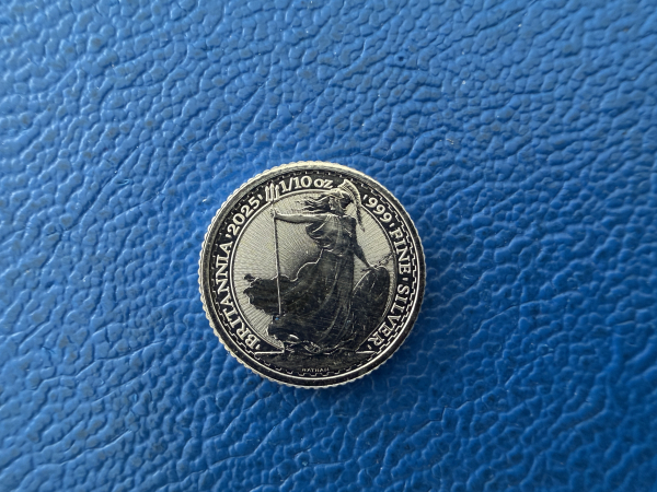 Großbritannien 16 x 1/10 Oz Britannia 2025 in orig. Tube