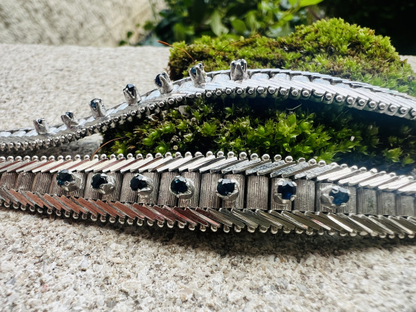 Elegantes Vintage-Schmuckset aus 835 Silber mit blauen Saphieren - Collier & Armband  in Fischgräten – Design (11)