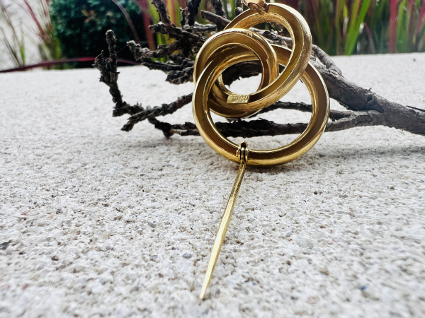Brosche 750 Gelbgold, dreifach Ringe, gebürstet und glänzend, Vintage (14)