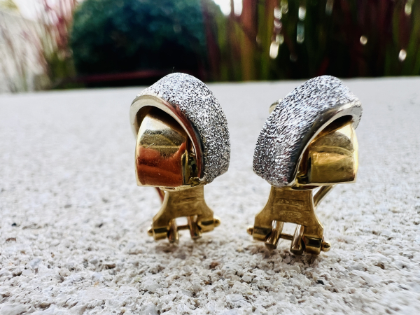 Elegante 14 Karat Gelbgold und Weißgold Ohrringe mit matter diamantierter Oberfläche, 6,40g (21)