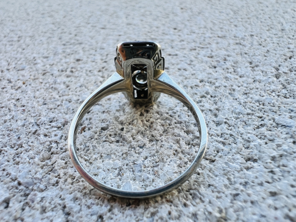 Exklusiver Art - Deko - Diamantring in 585er Weißgold mit zwei Brillanten ca. 0.25 ct, Ringgröße 55 (26)