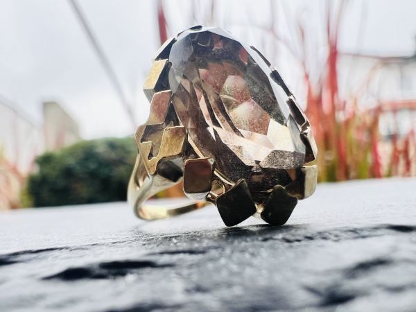 Vintage Cocktailring in 333er Gelbgold mit großen facettierten Rauchquarz im Ovalschliff, Krappenfassung, Ringgröße 55, ca. 4,50g (28)