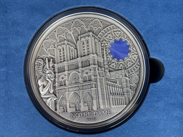 Niue 50 $ 2020 1 KG Silber Notre-Dame mit Tiffany-Glas veredelt 99 Stk. weltweit RARITÄT